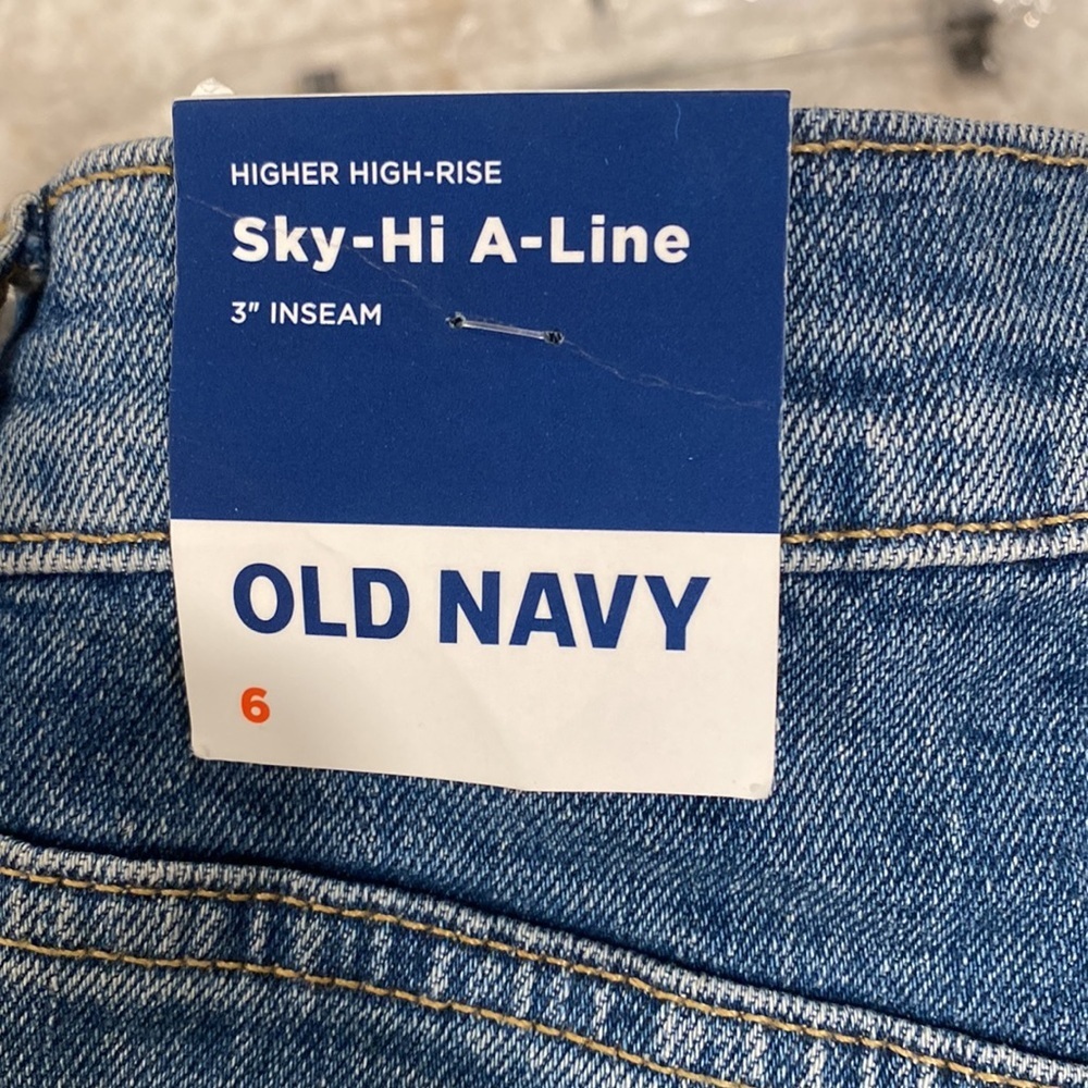 NWT Old Navy jean shorts. Size 6 - Picture 6 of 7
